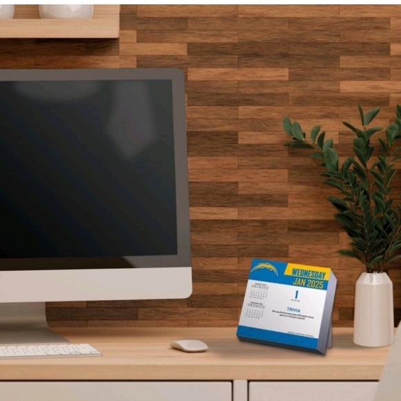 NFL Los Angeles Chargers 2025 Desk Calendar Brand New In Box - Picture 7 of 7